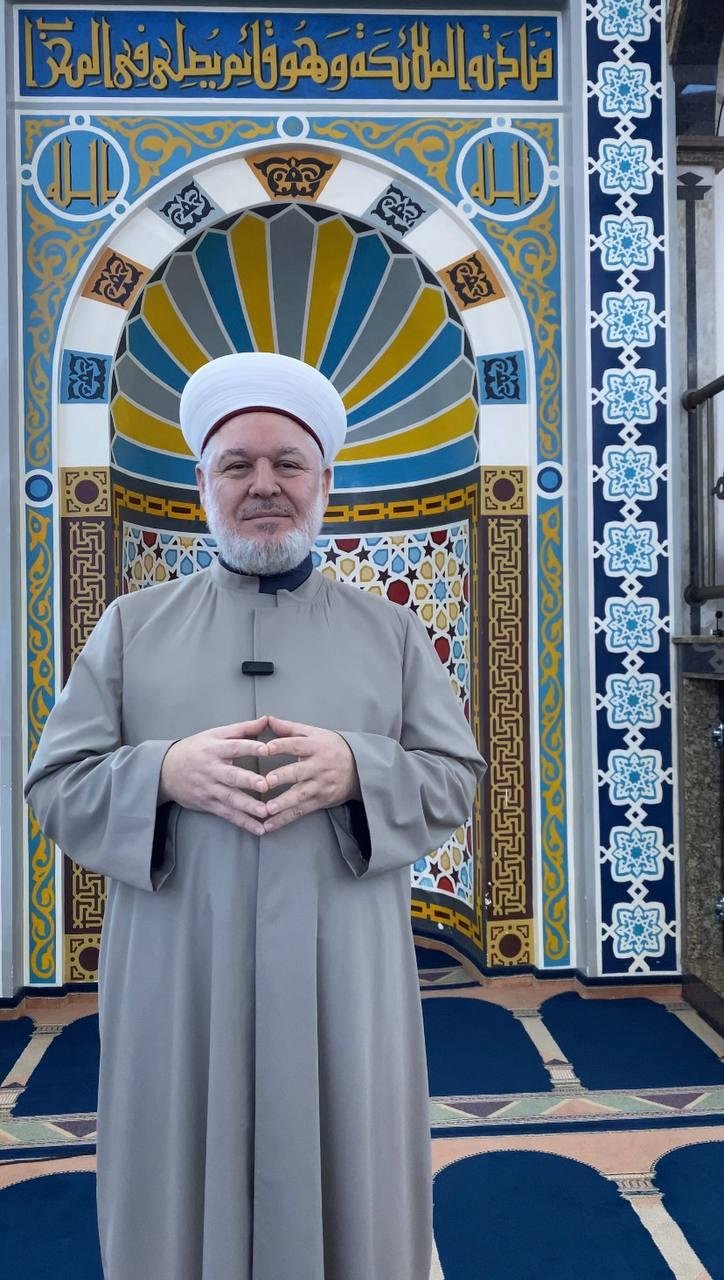 Sheik Oussama Zahed tira dúvidas toda quarta-feira nas redes sociais da Mesquita