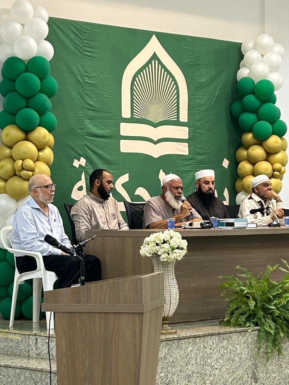O Ilustre Sheikh Aminuddin Muhammad realiza palestra na Mesquita de Foz