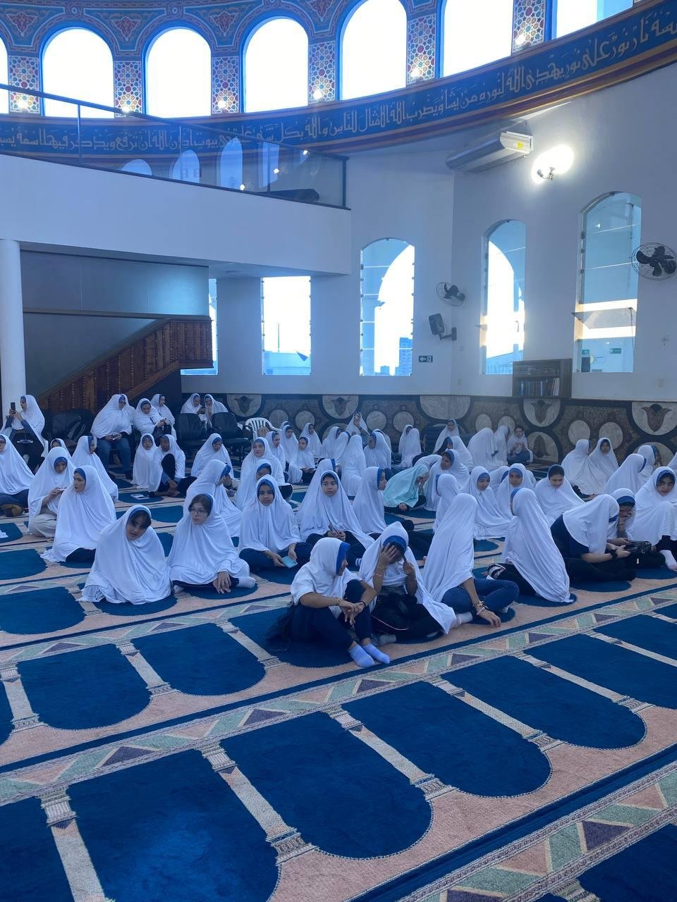 A Mesquita recebeu a visita de 130 estudantes do Colégio Estadual Almirante Tamandaré